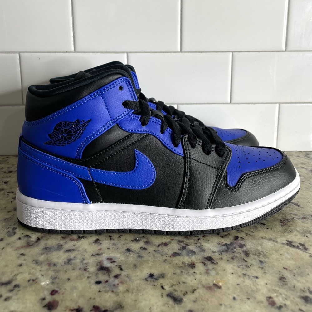 Nike Air Jordan 1 Mid Hyper Royal Black Men’s Size 8.5 554724-077